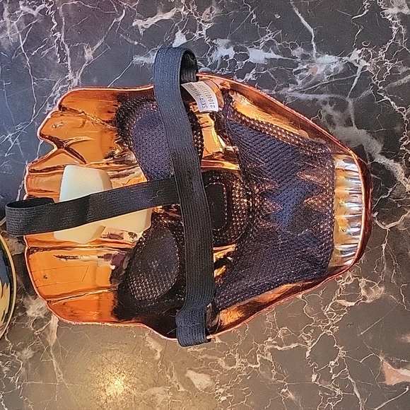 Lot of 3 items of halloween Decoration mask 2 buckets Charlie Chaplin Minions - Picture 8 of 12